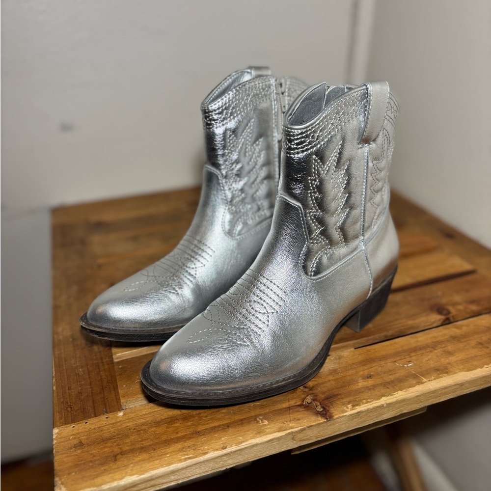 Free People Coconuts by Matisse Pistol Silver Cowboy Ankle Boots